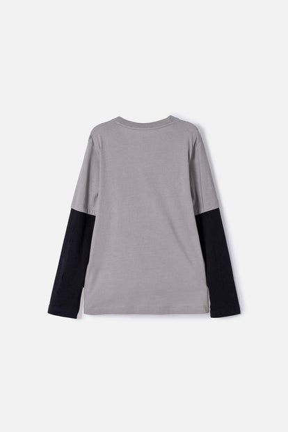 CAMISETA DE JURASSIC WORLD GRIS Y NEGRA DOBLE MANGA PARA NIÑO