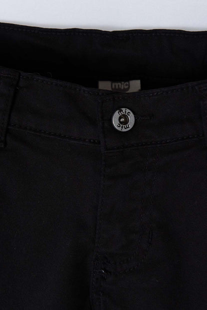 SHORT MIC CON DESGASTE EN EL RUEDO NEGRO PARA NIÑA