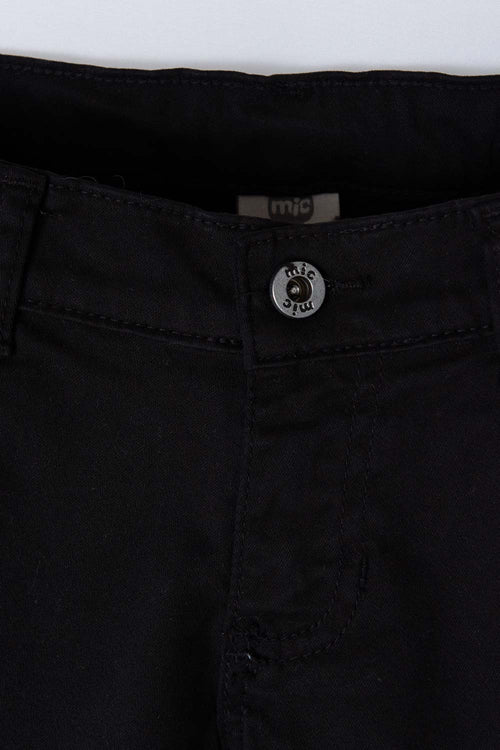 SHORT MIC CON DESGASTE EN EL RUEDO NEGRO PARA NIÑA