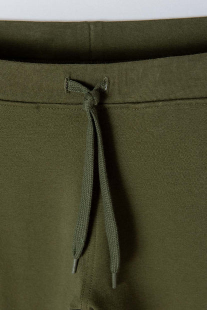 CONJUNTO DE JURASSIC WORLD DE PANTALÓN LARGO VERDE PARA NIÑO