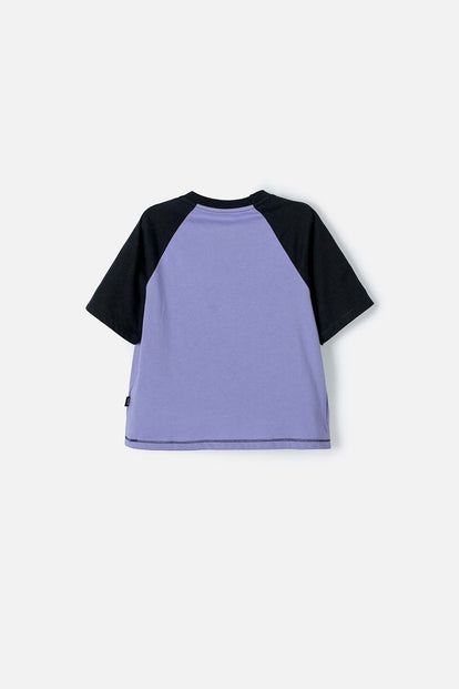 CAMISETA DE KUROMI MANGA CORTA LILA Y NEGRO PARA NIÑA