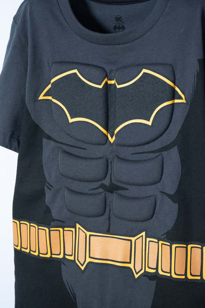 CAMISETA DE BATMAN CON CAPA GRIS Y NEGRO PARA NIÑO