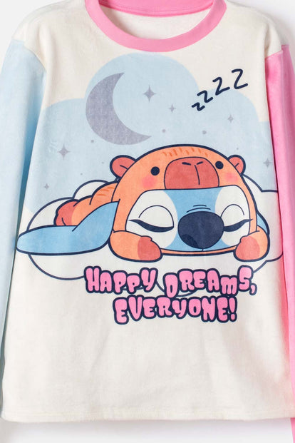 PIJAMA DE STITCH Y CAPYBARA MULTICOLOR PARA NIÑA