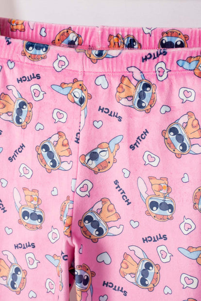 PIJAMA DE STITCH Y CAPYBARA MULTICOLOR PARA NIÑA