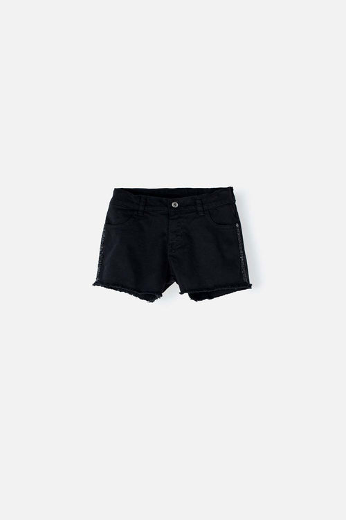 SHORT MIC CON DESGASTE EN EL RUEDO NEGRO PARA NIÑA