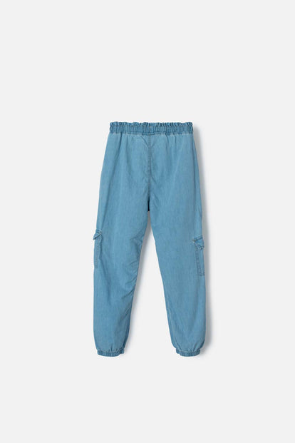 JOGGER DE MIC CON CORDÓN AZUL CLARO PARA NIÑA