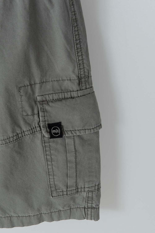 BERMUDA DE MIC CON CORDÓN VERDE PARA NIÑO