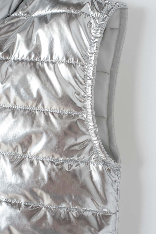CHALECO MIC COLOR PLATA CON CIERRE FRONTAL PARA NIÑA