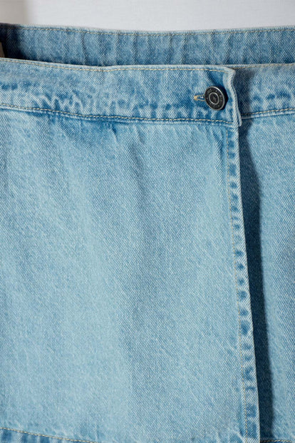 FALDA DE MIC CON BOTON AZUL PARA NIÑA